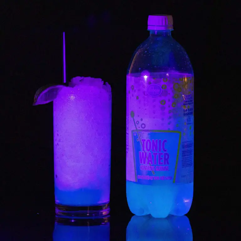 Glowing Gin and Tonic (Blue)